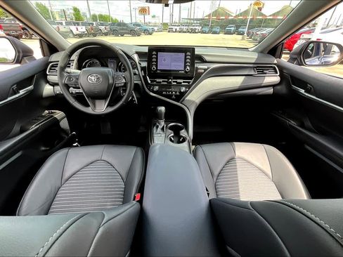 Used 2024 Toyota Camry SE image 15