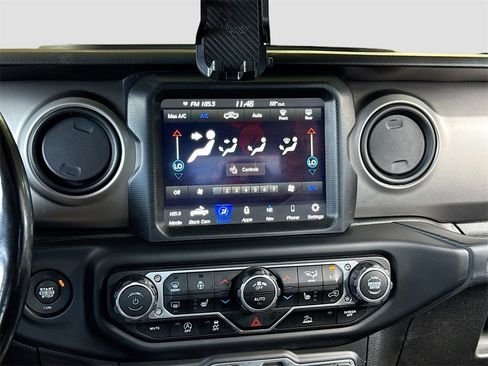 Used 2021 Jeep Gladiator Willys image 16