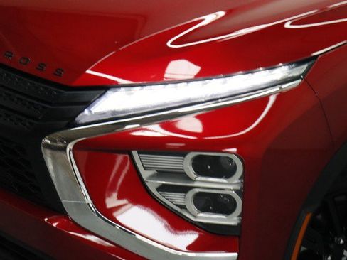 Used 2024 Mitsubishi Eclipse Cross LE AWD/4WD image 2