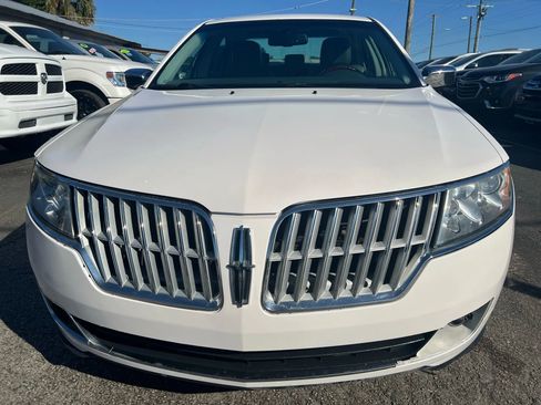 Used 2010 Lincoln MKZ image 3