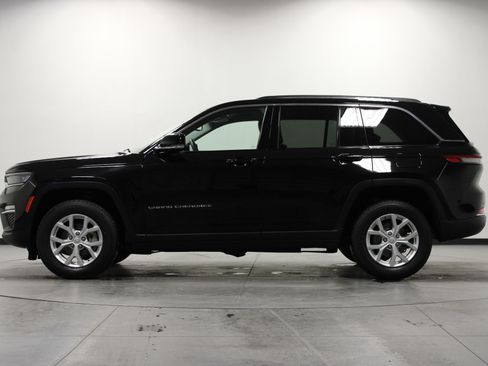 Used 2023 Jeep Grand Cherokee Limited AWD/4WD image 7