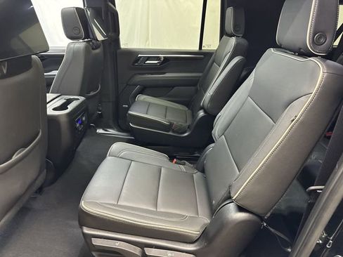 Used 2025 Chevrolet Suburban Premier AWD/4WD image 13