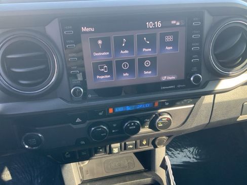 Used 2020 Toyota Tacoma TRD Sport w/ Technology Package image 20