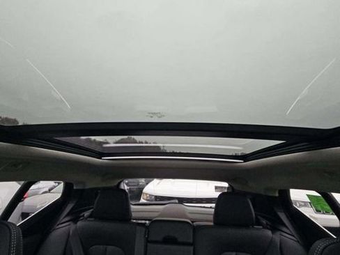 Certified 2025 Volvo XC40 B5 Plus image 7