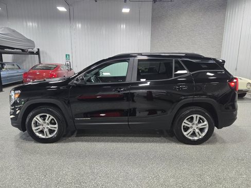 Certified 2024 GMC Terrain SLE w/ Driver Convenience Package image 2