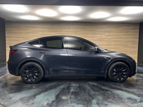 Used 2024 Tesla Model Y Long Range AWD/4WD image 11