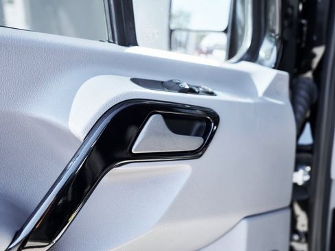 Used 2017 Mercedes-Benz Sprinter 3500 image 23