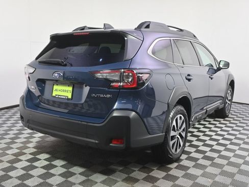 Used 2025 Subaru Outback Premium AWD/4WD image 6