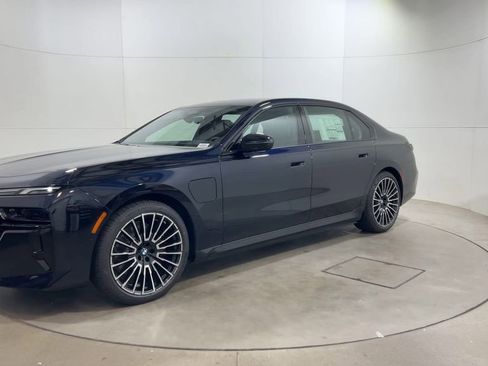 New 2026 BMW 750e xDrive w/ Premium Package image 4