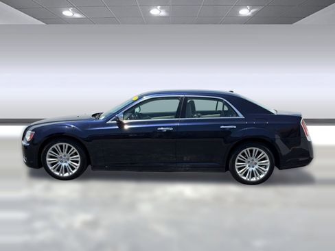Used 2012 Chrysler 300 Limited RWD image 2