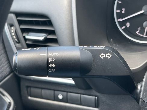 Used 2023 Nissan Rogue SV AWD/4WD image 44