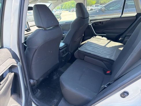 Used 2022 Toyota RAV4 LE FWD image 9