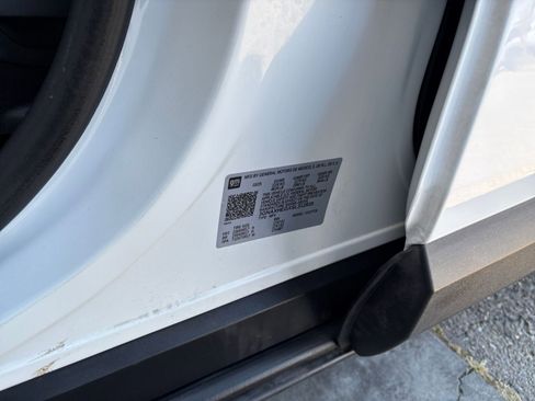 Used 2025 Chevrolet Equinox LT FWD image 29