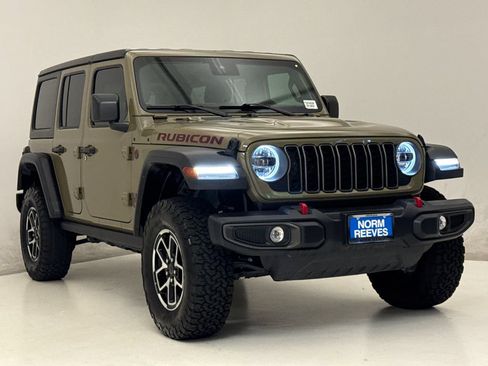 Used 2025 Jeep Wrangler Unlimited Rubicon w/ Convenience Group AWD/4WD image 4