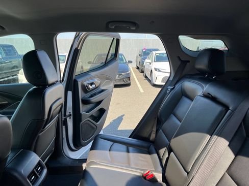 Used 2024 GMC Terrain SLT AWD/4WD image 41