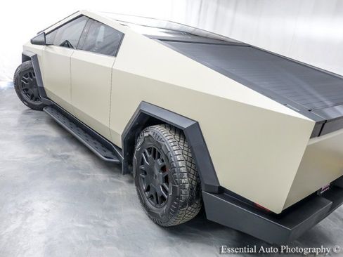 Used 2024 Tesla Cybertruck AWD Crew Cab image 10