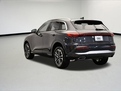 Certified 2025 Audi Q5 Premium w/ Convenience Package AWD/4WD image 3