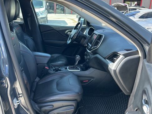 Used 2016 Jeep Cherokee Trailhawk w/ Leather Interior Group AWD/4WD image 8