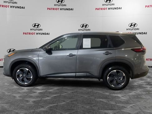 Used 2024 Nissan Rogue SV image 8