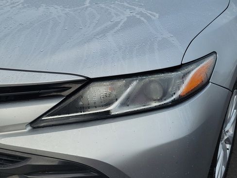 Used 2018 Toyota Camry LE image 10