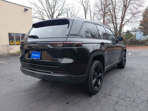 Used 2023 Jeep Grand Cherokee Altitude image 32