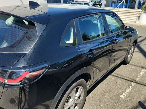 Used 2025 Honda HR-V LX image 3