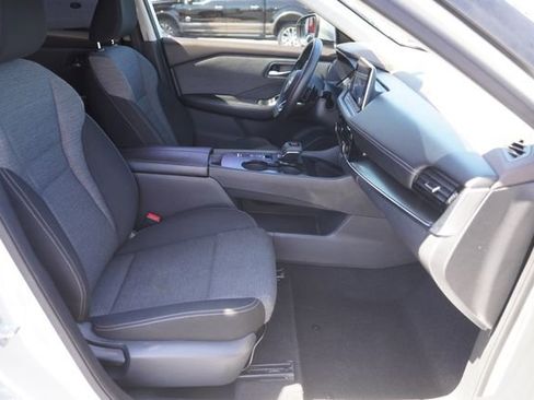 Used 2022 Nissan Rogue SV FWD image 18