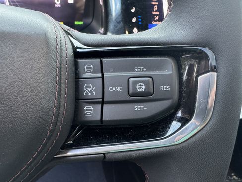 Used 2024 Jeep Wagoneer Launch Edition AWD/4WD image 33