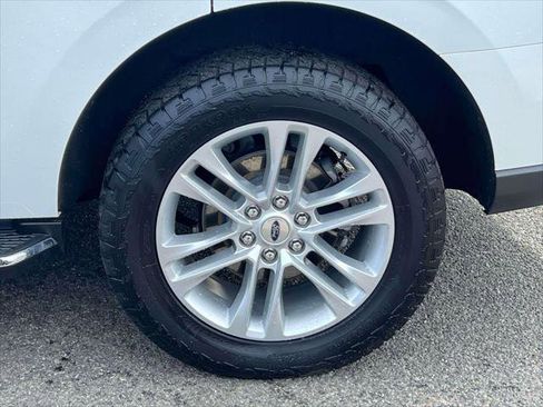 Used 2022 Ford Expedition XLT image 10