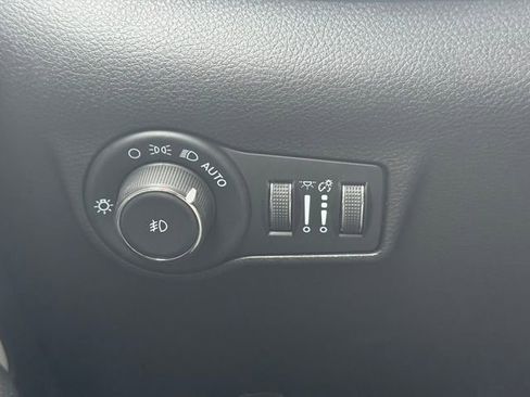 Certified 2025 Jeep Compass Limited w/ Elite Group AWD/4WD image 24