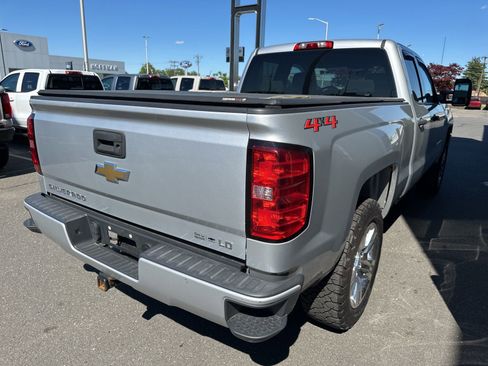 Used 2019 Chevrolet Silverado 1500 Custom w/ Custom Convenience Package AWD/4WD image 5