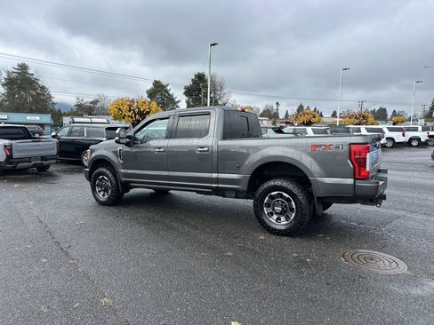 Used 2019 Ford F250 Platinum w/ Platinum Ultimate Package image 3