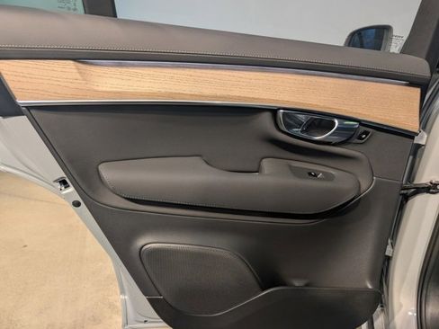 Used 2025 Volvo XC90 T8 Plus image 23