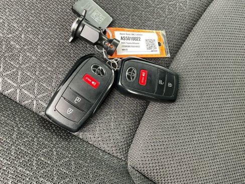 Used 2025 Toyota 4Runner SR5 AWD/4WD image 19