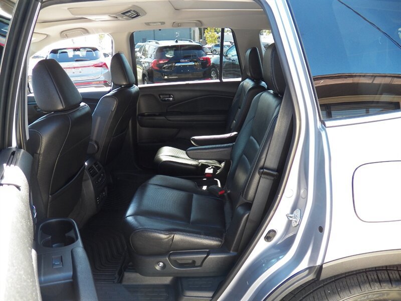 Used 2017 Honda Pilot Elite image 9