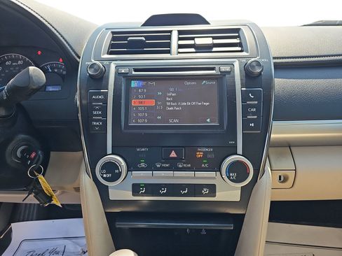 Used 2014 Toyota Camry LE FWD image 17