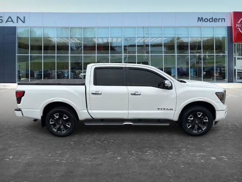 Used 2024 Nissan Titan Platinum Reserve w/ Moonroof Package image 4
