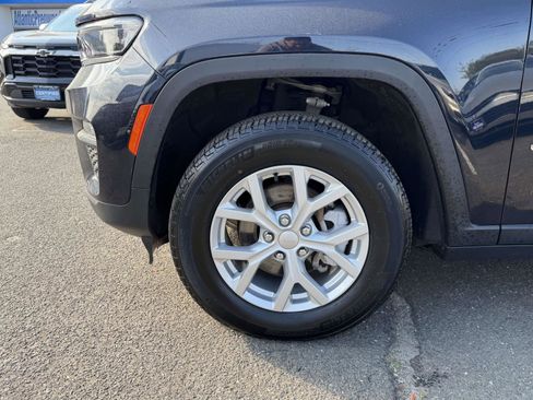 Used 2023 Jeep Grand Cherokee Limited AWD/4WD image 9