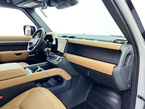 New 2026 Land Rover Defender 110 X-Dynamic SE image 17