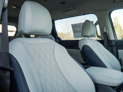 New 2026 Kia Carnival EX image 12