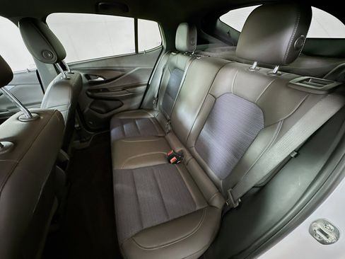 Used 2025 Buick Envista Preferred image 27