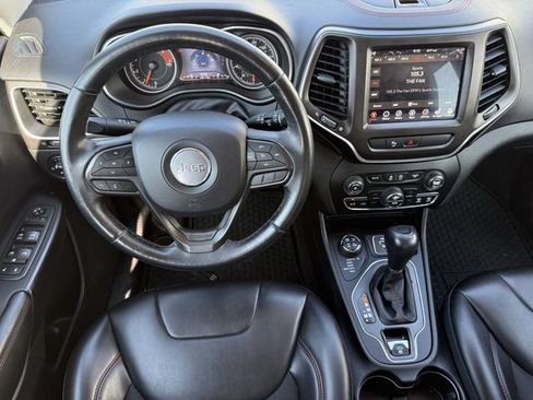 Used 2019 Jeep Cherokee Trailhawk w/ Cold Weather Group AWD/4WD image 12