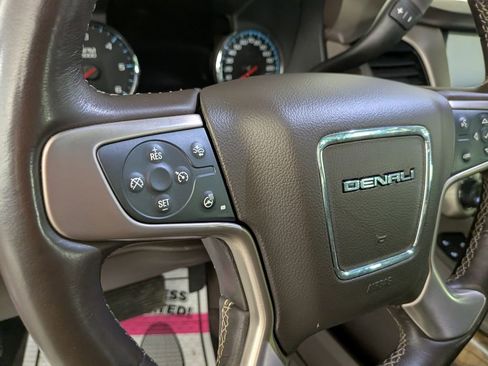 Used 2020 GMC Yukon Denali w/ Denali Premium Package image 22
