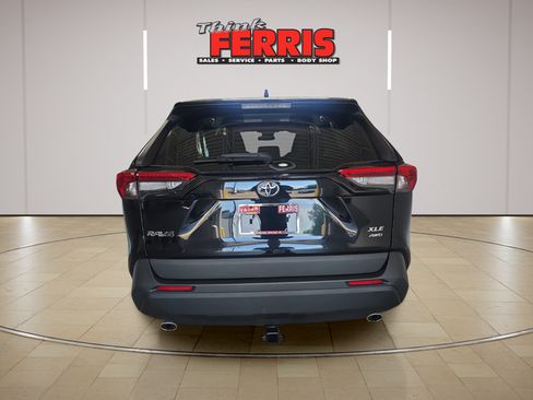 Used 2022 Toyota RAV4 XLE AWD/4WD image 4