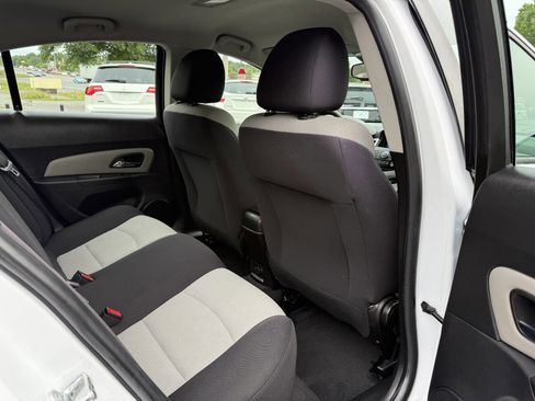 Used 2015 Chevrolet Cruze LS FWD image 15