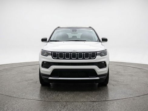 Used 2025 Jeep Compass Limited image 2