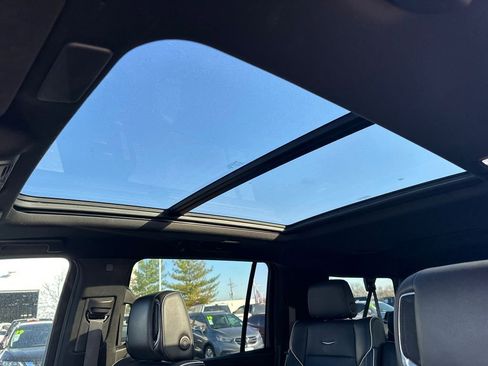 Used 2023 Cadillac Escalade ESV Premium Luxury image 33