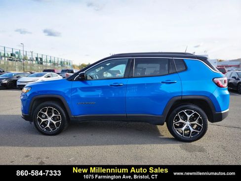 Used 2024 Jeep Compass Limited image 2
