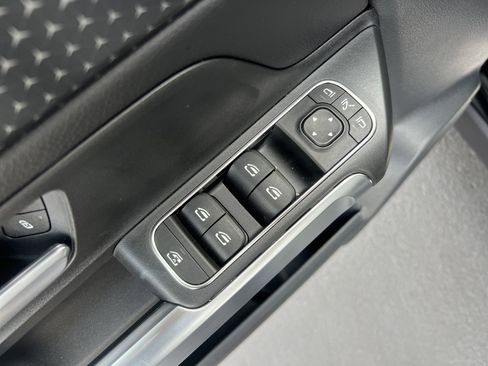 Used 2025 Mercedes-Benz GLB 250 image 15