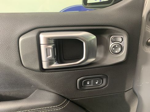 Used 2022 Jeep Wrangler Unlimited Sahara AWD/4WD image 14